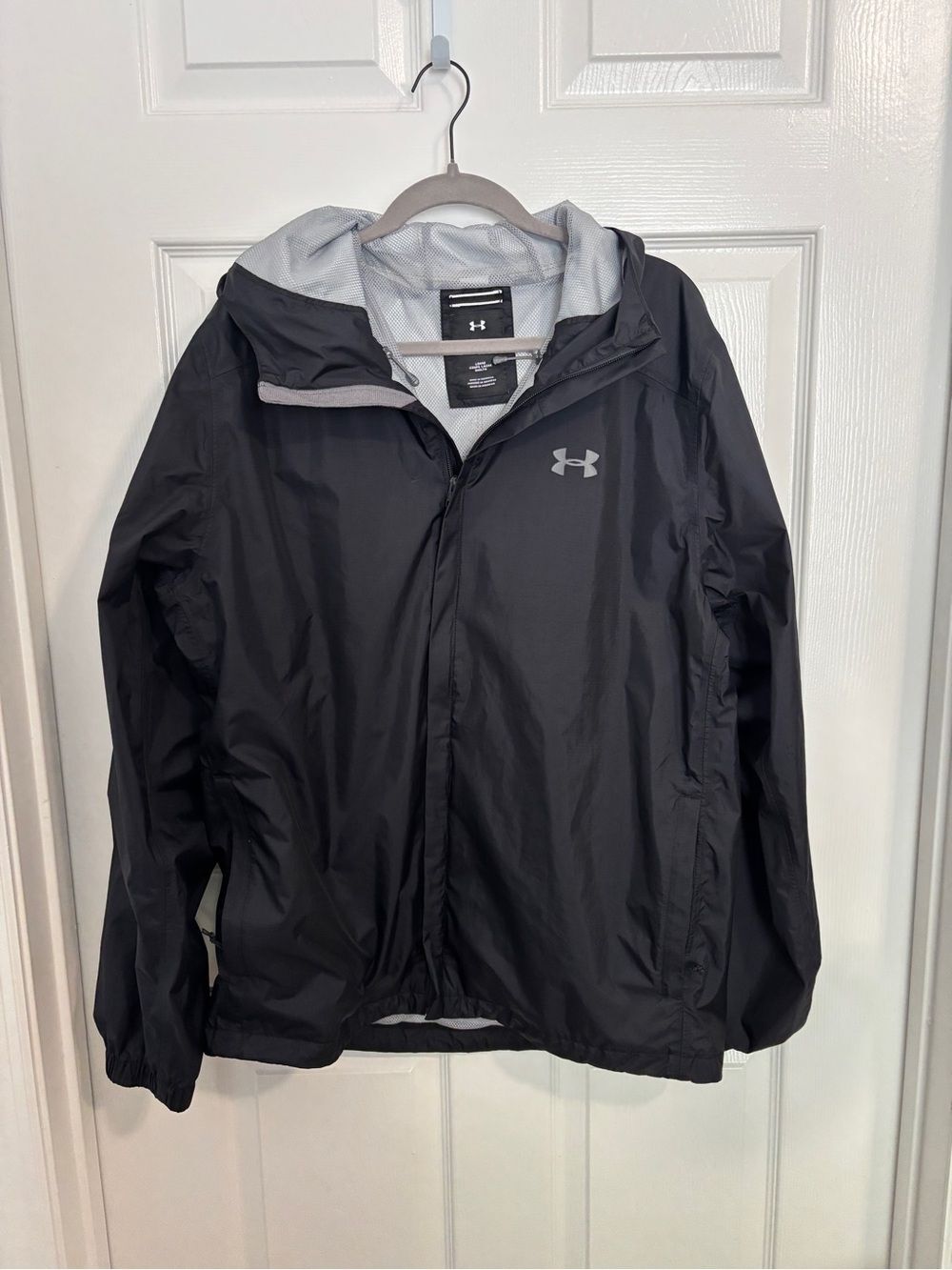 Under Armour LG Men’s Black Hooded Windbreaker with Gray Lining